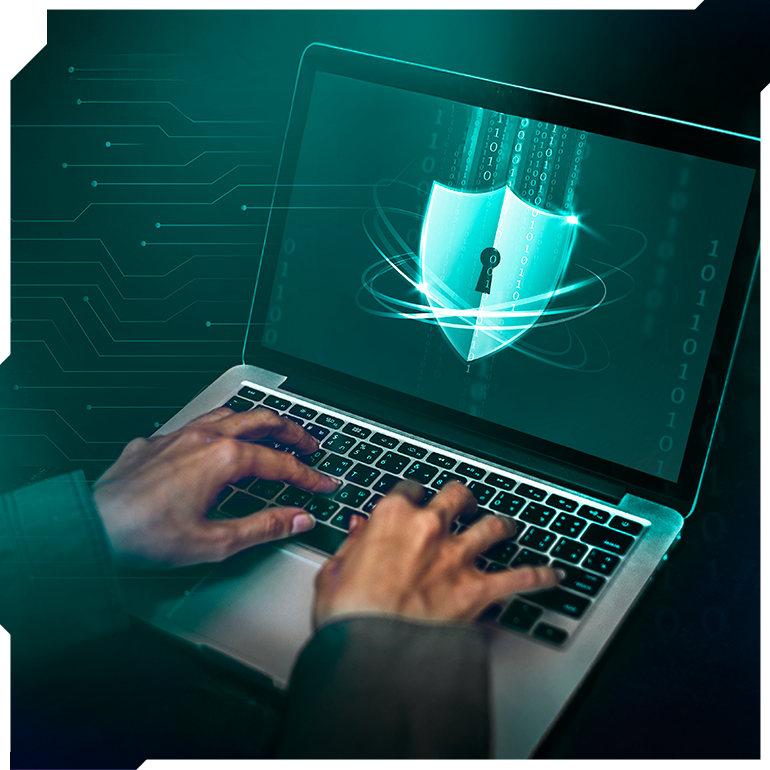 Mãos digitando em um notebook com um cadeado digital flutuando sobre a tela.